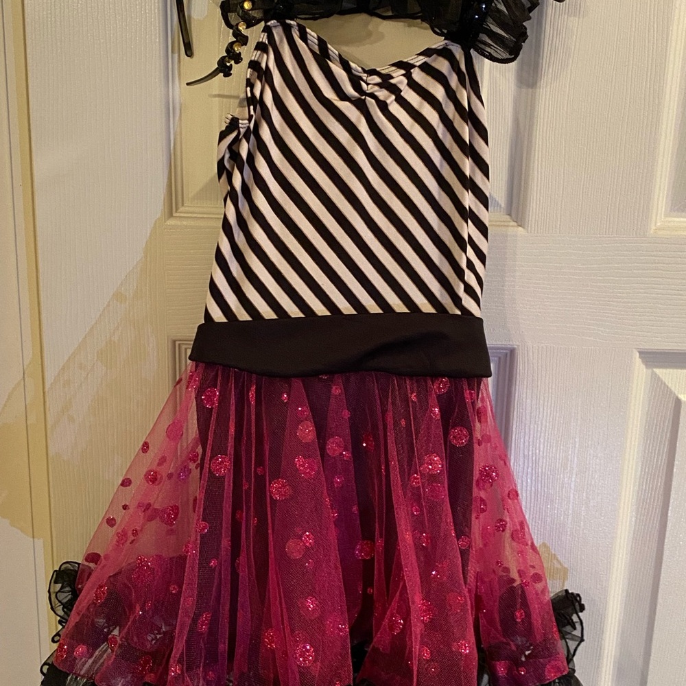 Girls medium dance costume.  Headband included.